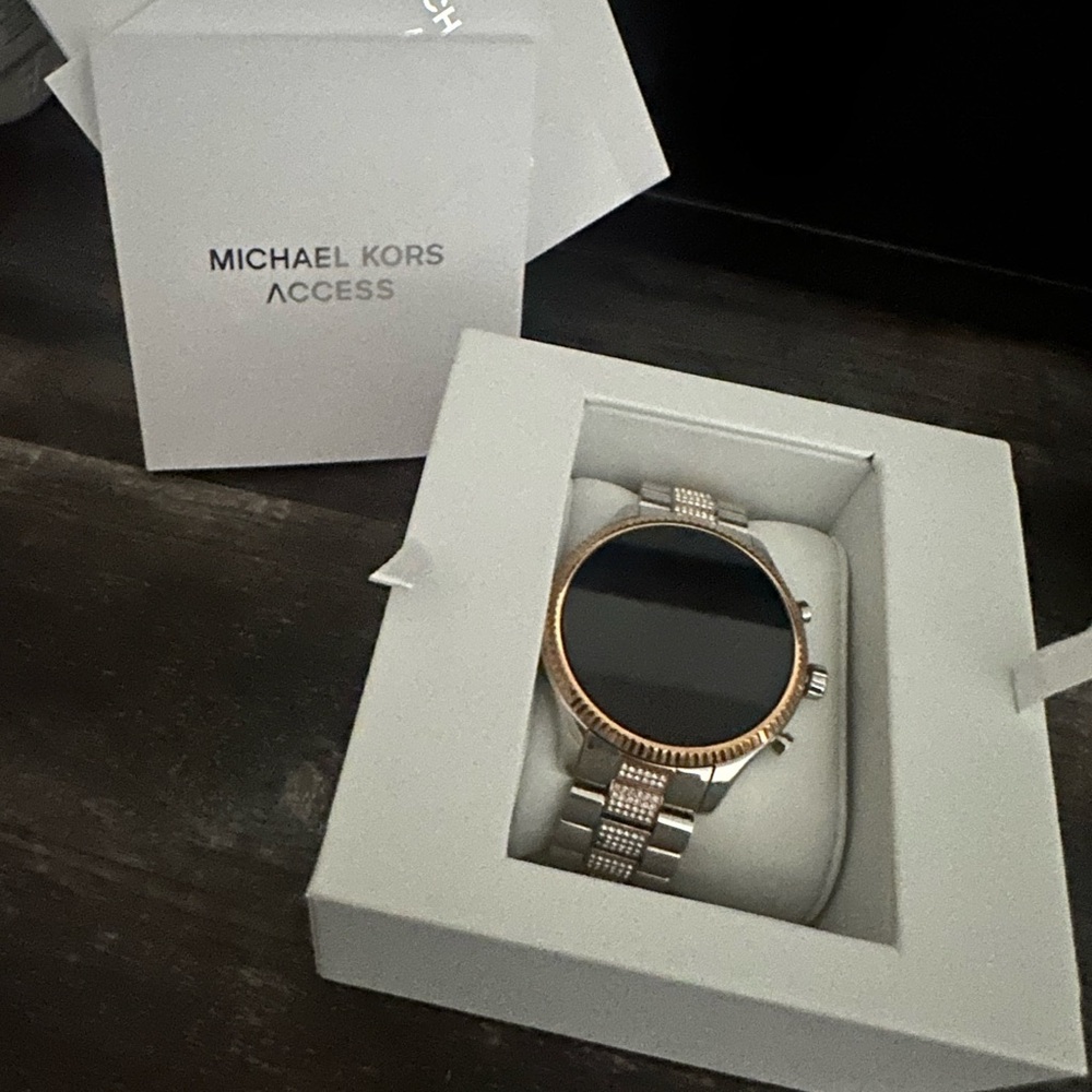 Michael Kors Access Smartwatch - Stylish Silver and Gold